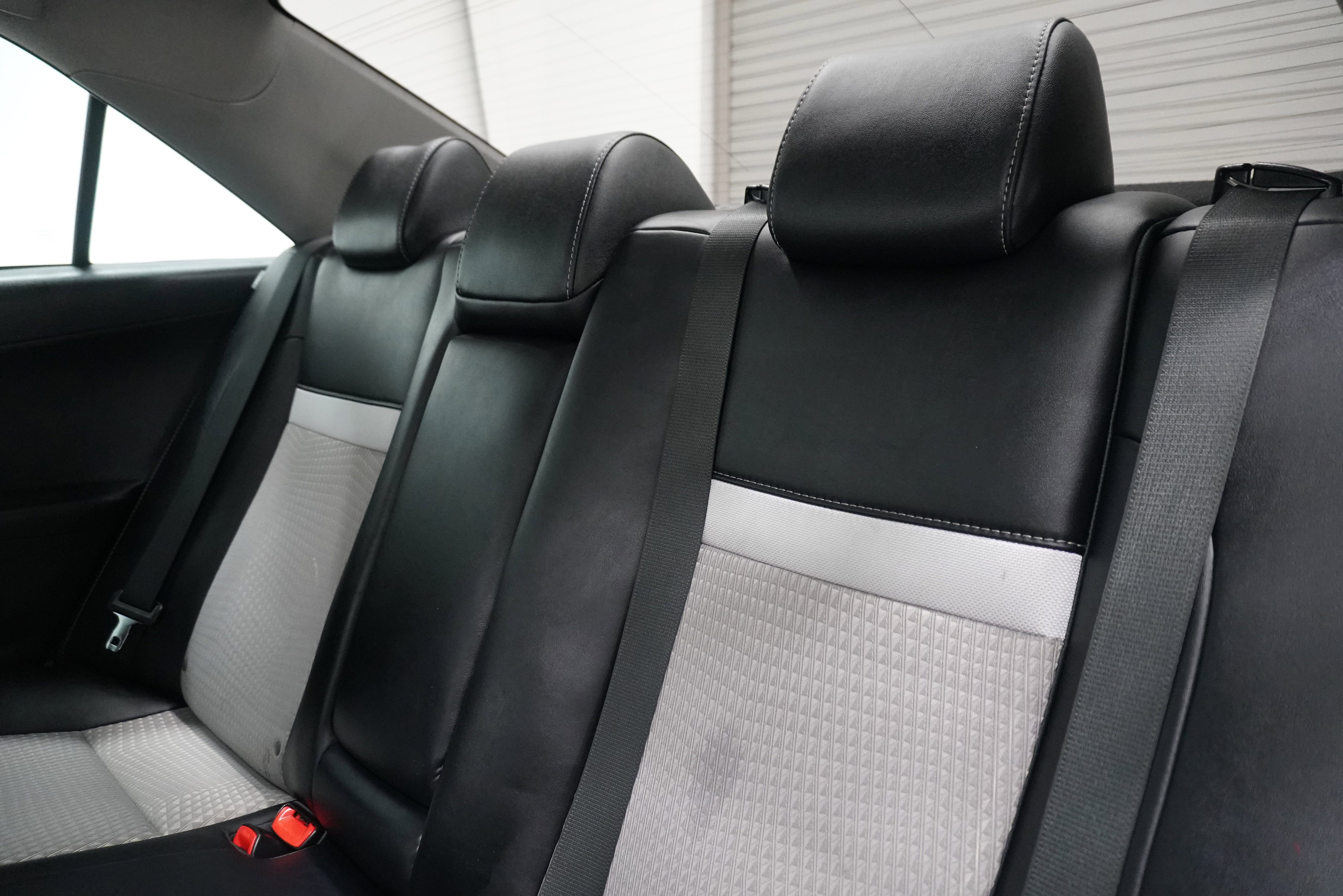 Used 2013 Toyota Camry SE FWD image 13