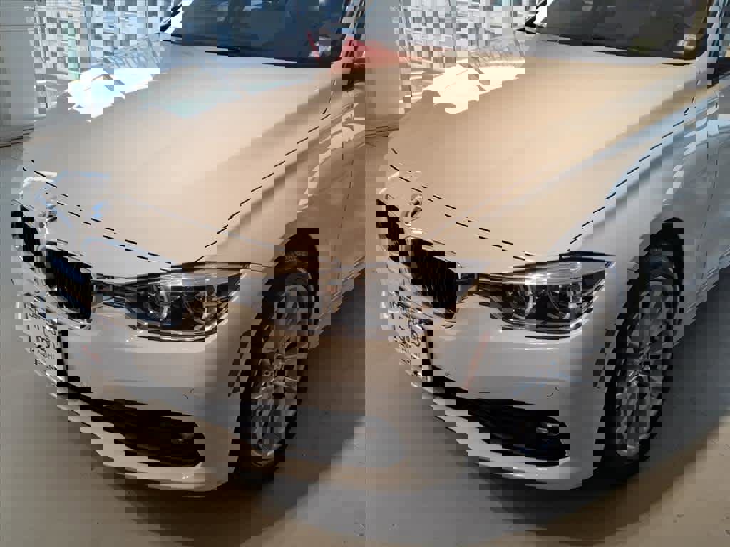 Used 2018 BMW 320i xDrive Sedan w/ Convenience Package image 7