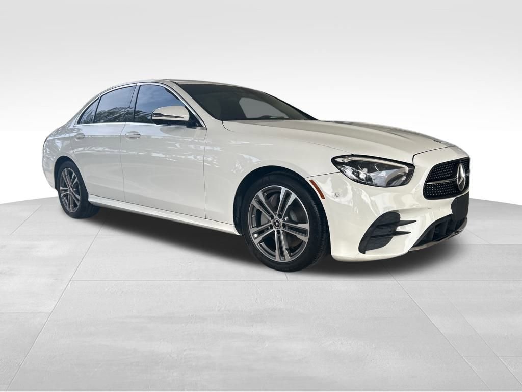 Used 2022 Mercedes-Benz E 350 4MATIC Sedan image 2