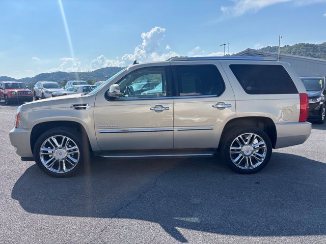 Used 2012 Cadillac Escalade Luxury AWD/4WD image 5