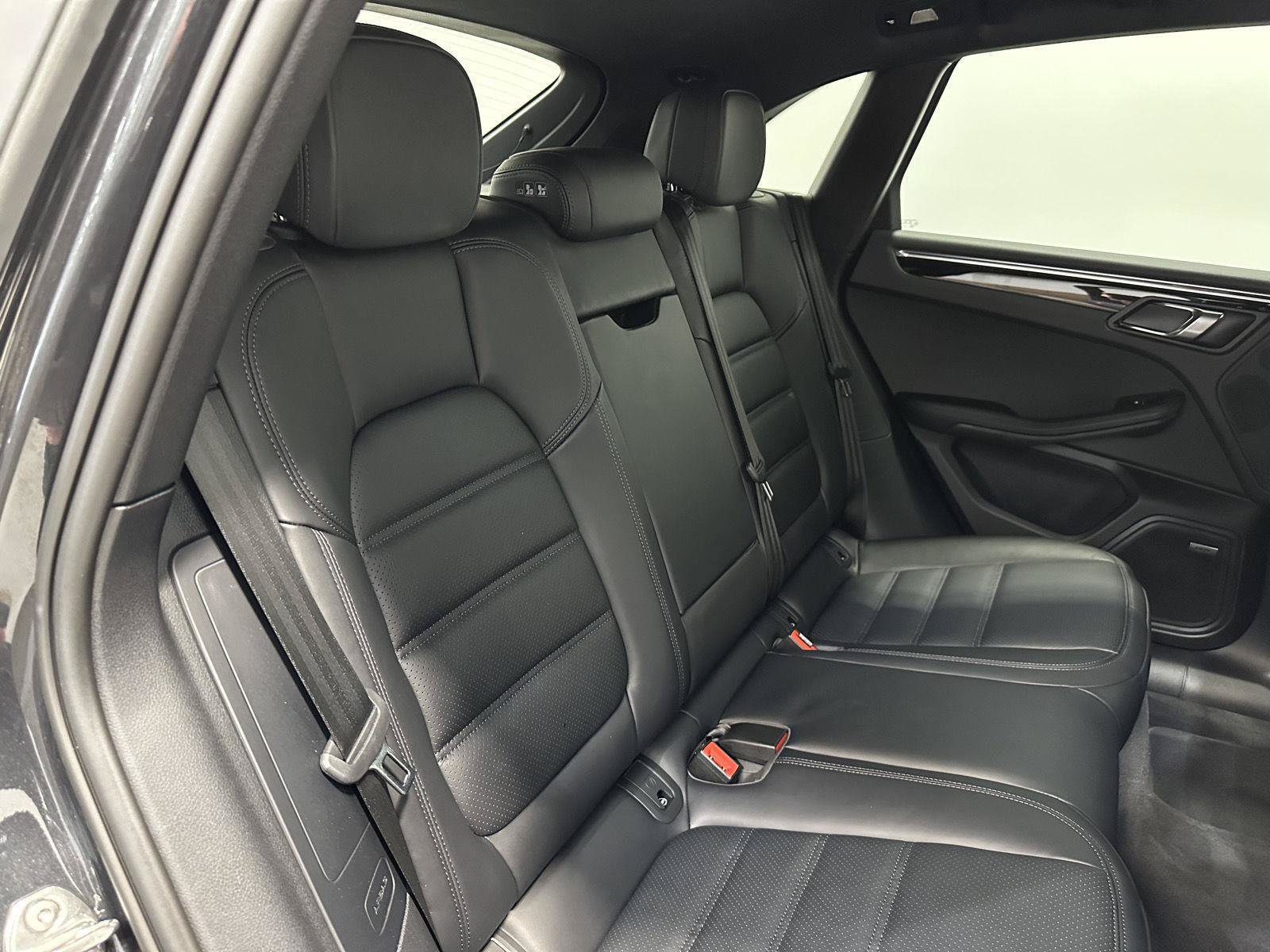 Certified 2026 Porsche Macan AWD/4WD image 41