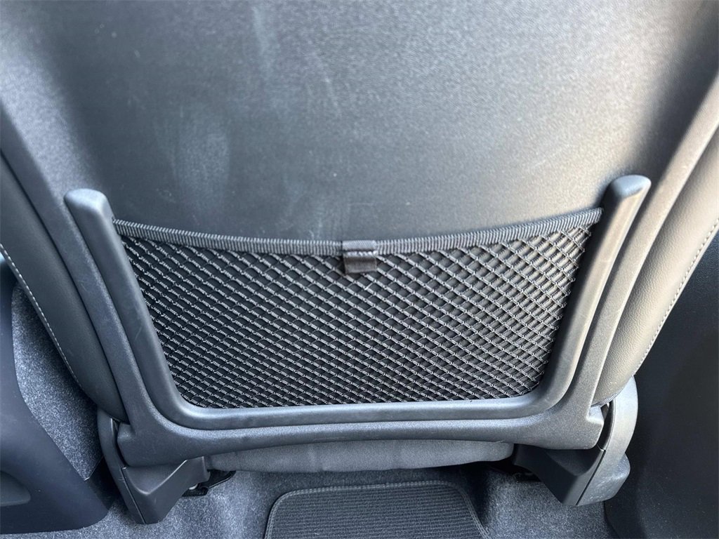 Used 2024 Volvo XC40 B5 Plus image 21