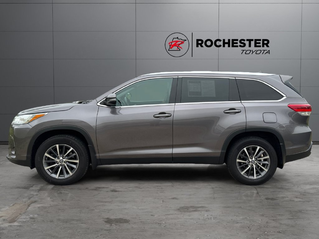 Used 2019 Toyota Highlander XLE AWD/4WD image 2