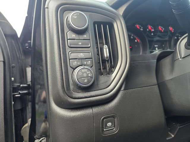 Used 2020 Chevrolet Silverado 2500 Custom w/ Custom Value Package image 18