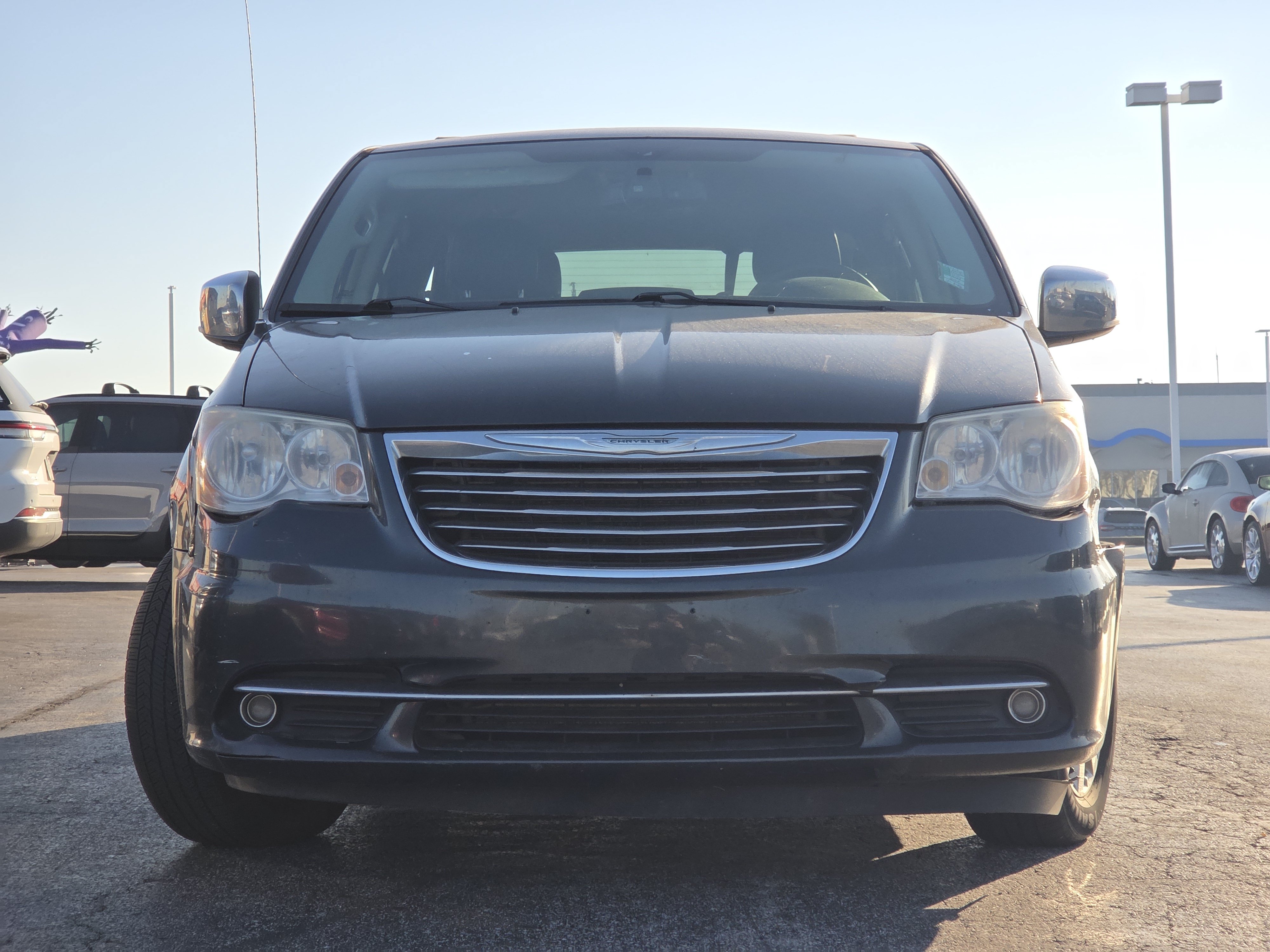 Used 2012 Chrysler Town & Country Touring-L w/ Entertainment Group #2 FWD image 3