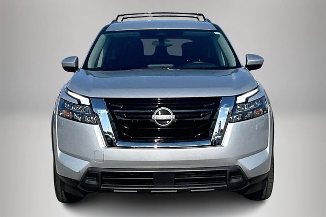Certified 2025 Nissan Pathfinder SV image 3