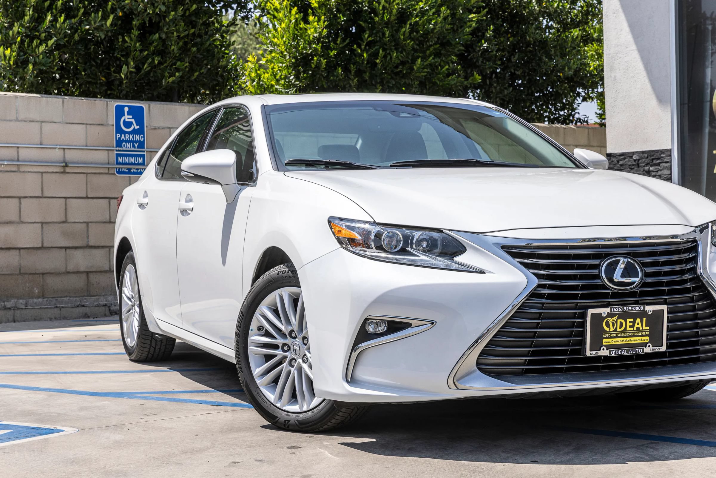 Used 2017 Lexus ES 350 w/ Accessory Package 2 FWD image 3