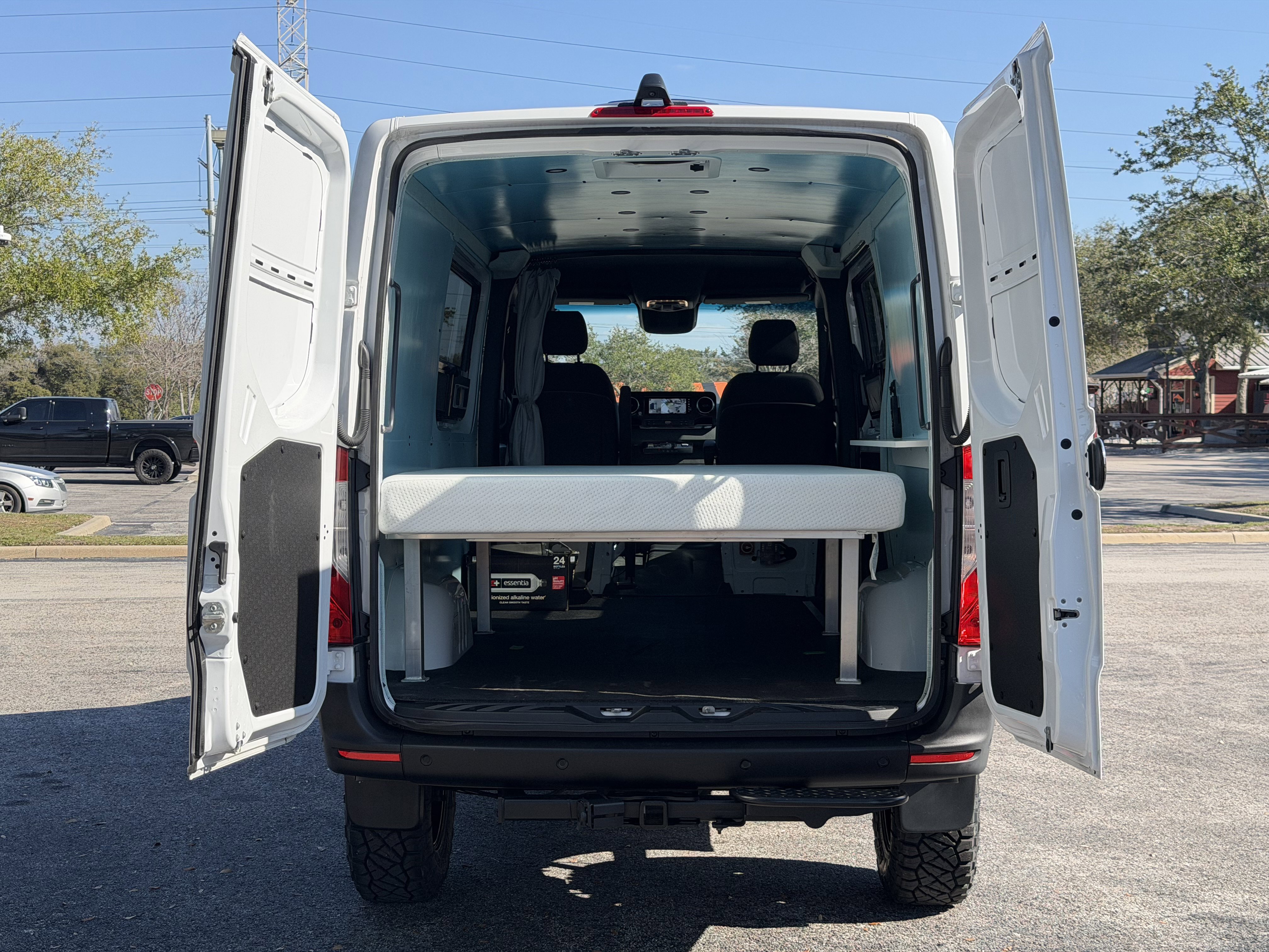 Used 2024 Mercedes-Benz Sprinter 2500 image 5