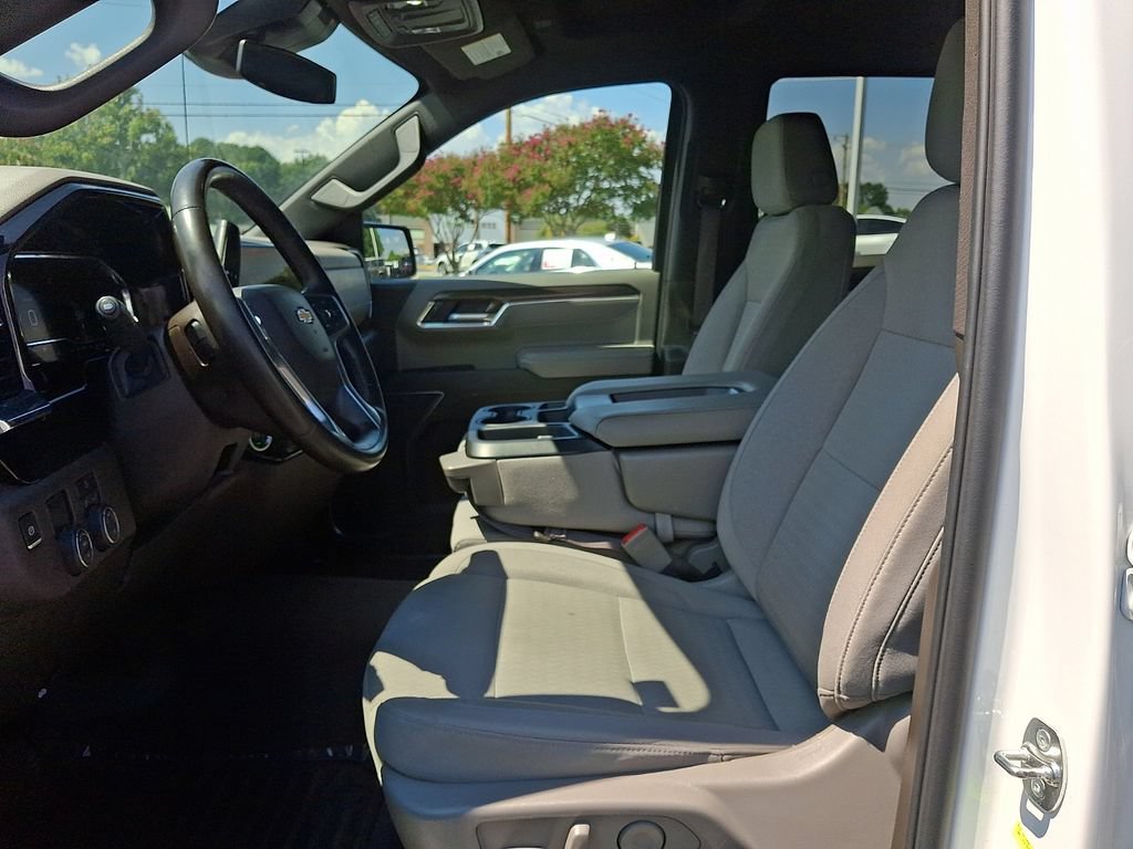 Used 2025 Chevrolet Silverado 1500 LT RWD image 13