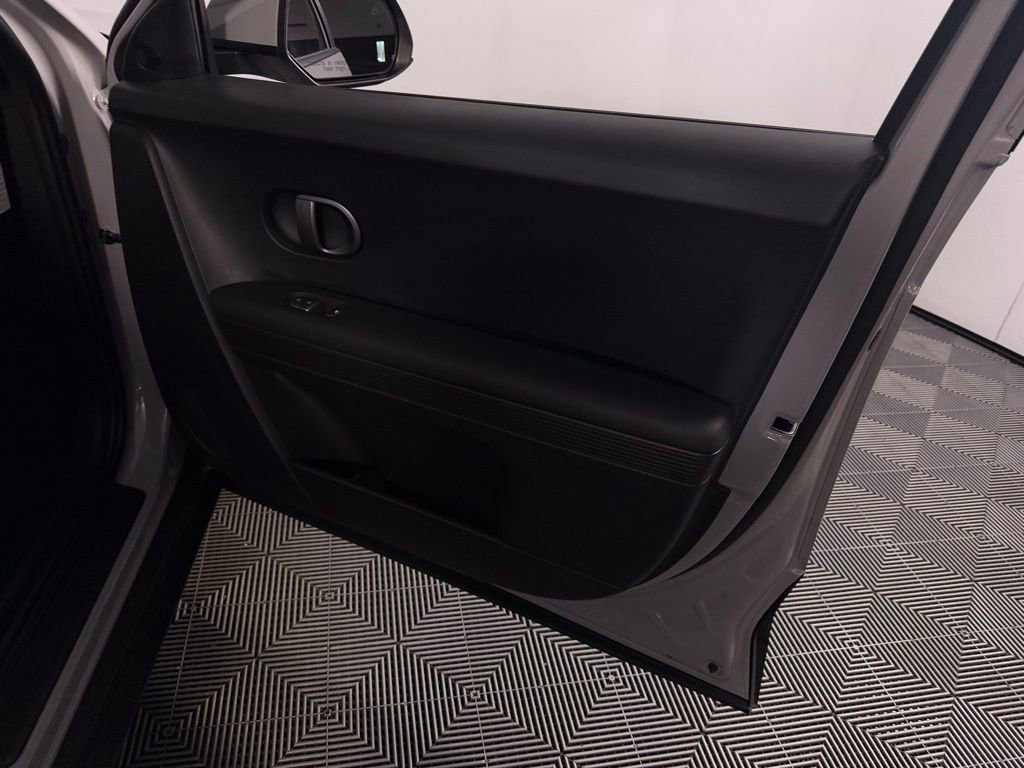 Used 2025 Hyundai Ioniq 5 SEL RWD image 32