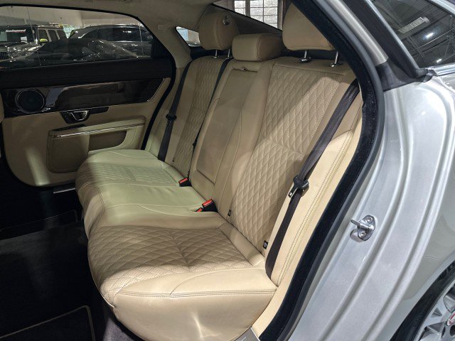 Used 2017 Jaguar XJ L Portfolio RWD image 6