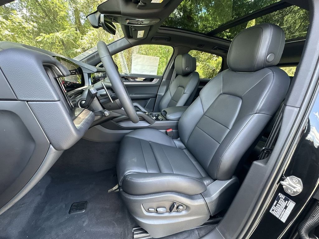 Certified 2025 Porsche Cayenne image 5