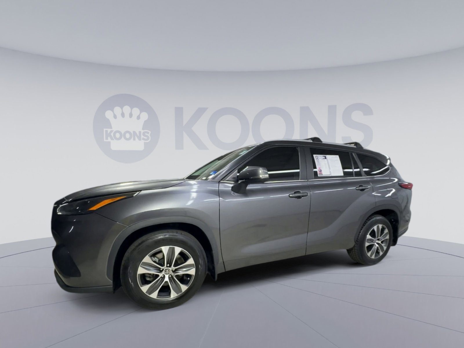 Used 2023 Toyota Highlander XLE FWD image 5