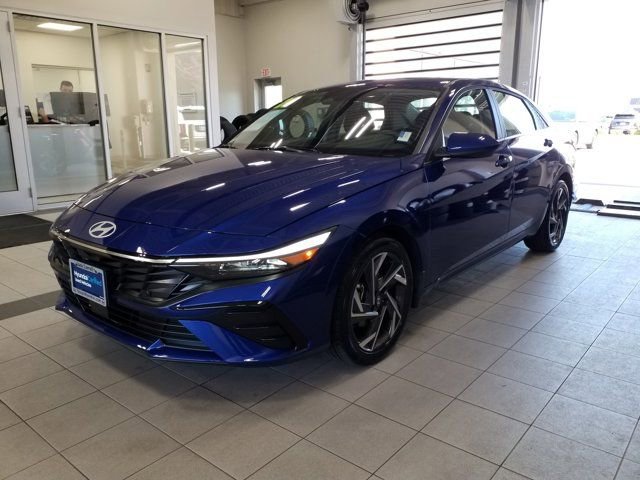 Certified 2025 Hyundai Elantra SEL image 2