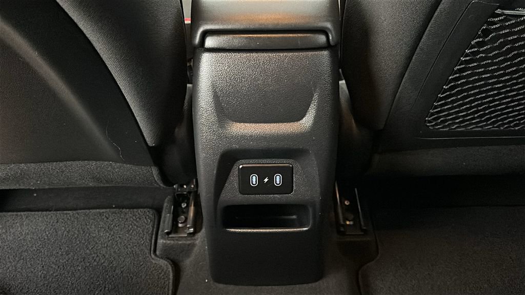 Used 2025 Hyundai Venue SEL FWD image 32