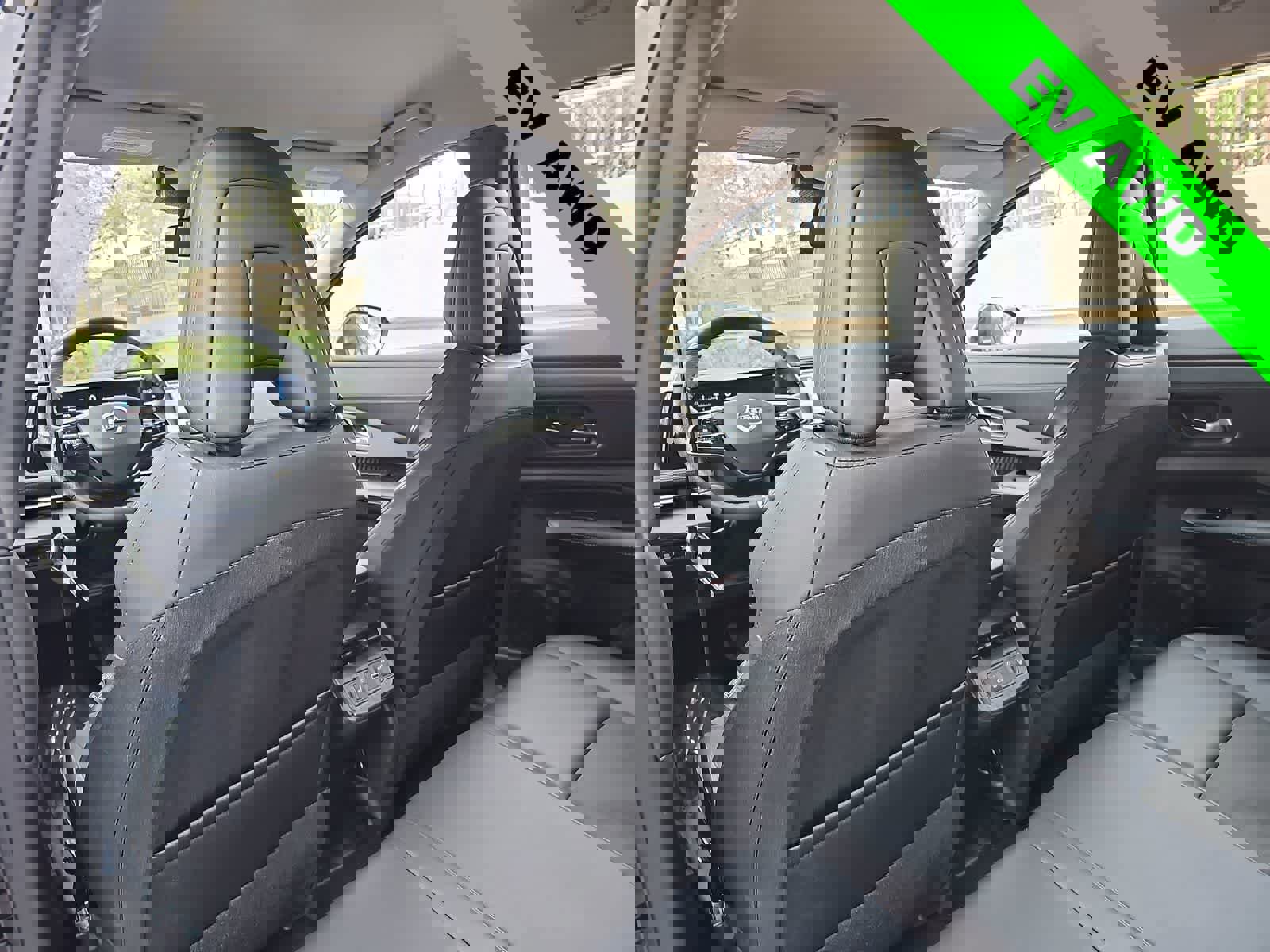 Used 2023 Nissan Ariya AWD image 16