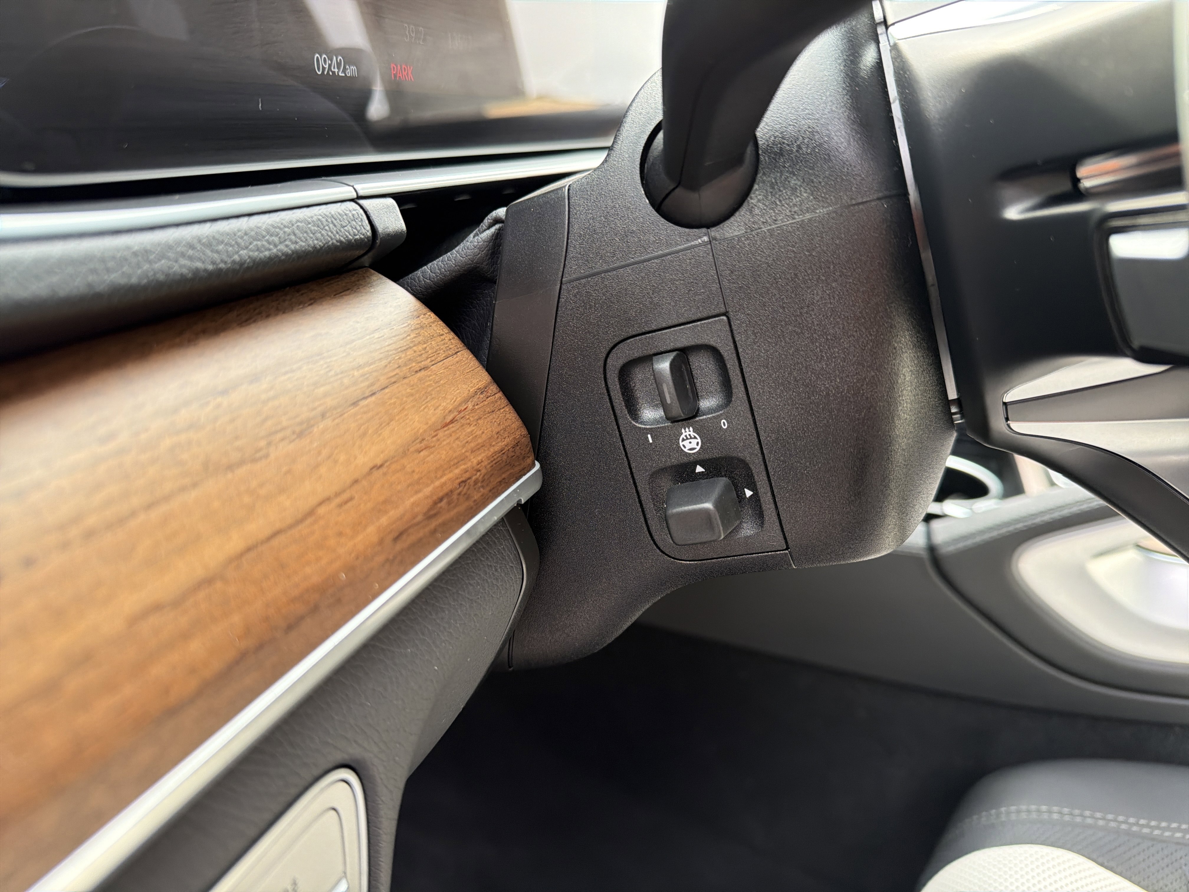 Certified 2025 Mercedes-Benz GLE 450e 4MATIC image 17