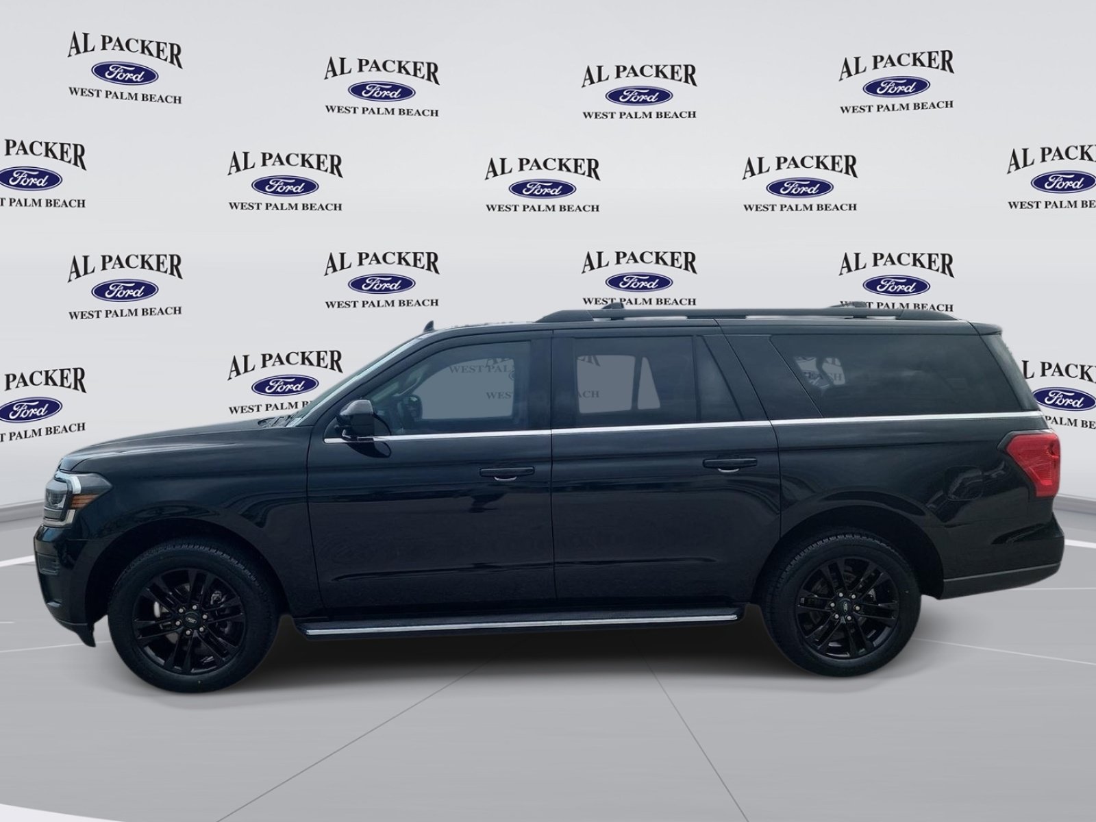 Used 2023 Ford Expedition Max XLT RWD image 2