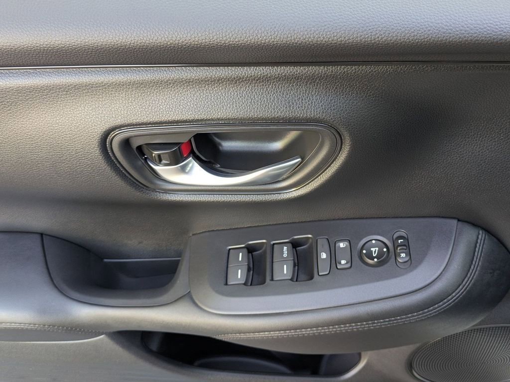 Certified 2026 Honda HR-V LX image 6