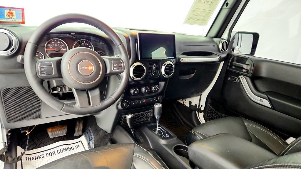Used 2015 Jeep Wrangler Unlimited Sahara w/ Dual Top Group AWD/4WD image 12