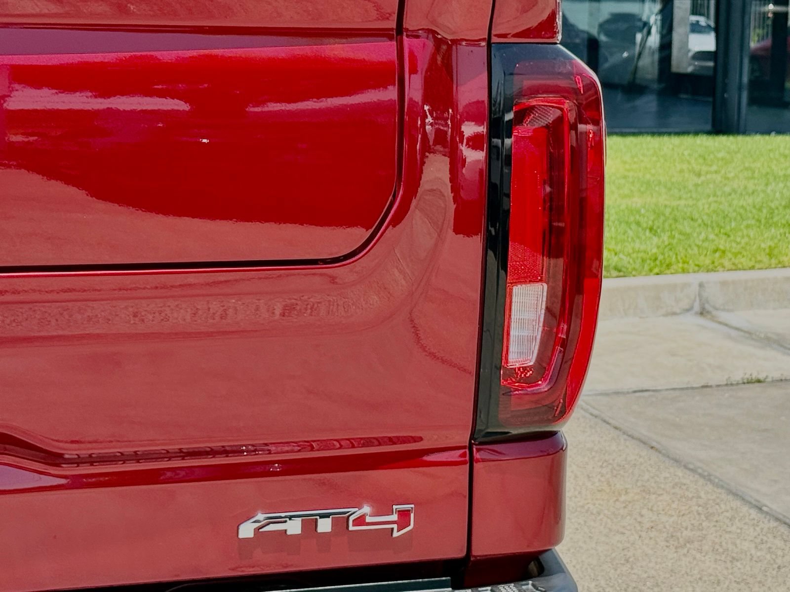 Used 2025 GMC Sierra 1500 AT4 w/ Technology Package AWD/4WD image 14