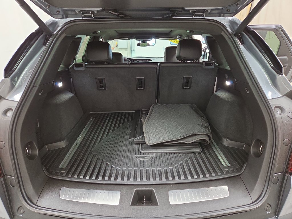 Used 2022 Cadillac XT5 Premium Luxury w/ LPO, Floor Liner Package AWD/4WD image 9