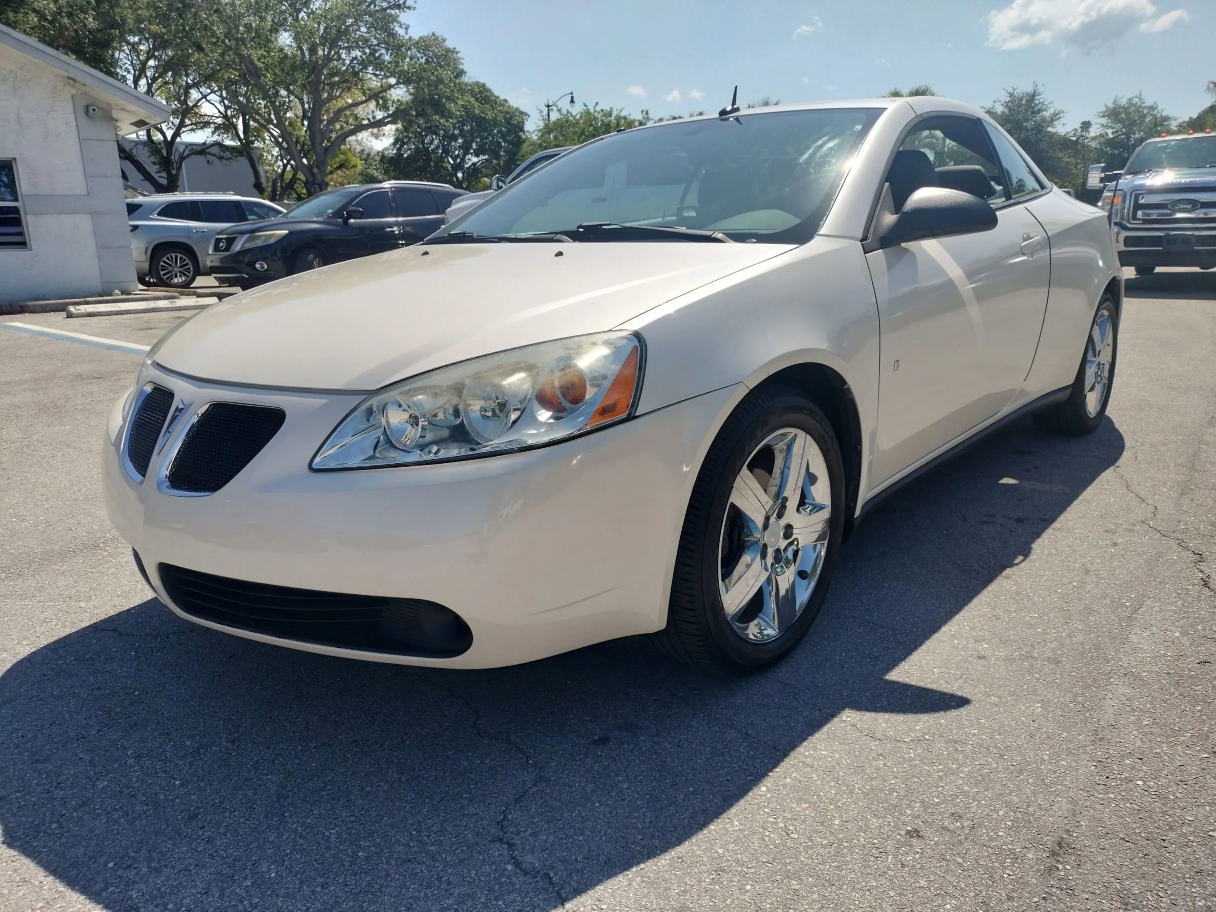 Used 2009 Pontiac G6 GT w/ Sport Package 1 FWD image 3