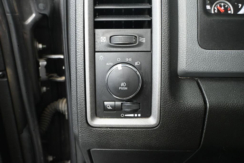 Used 2019 RAM 1500 ST w/ SXT Plus Group AWD/4WD image 31