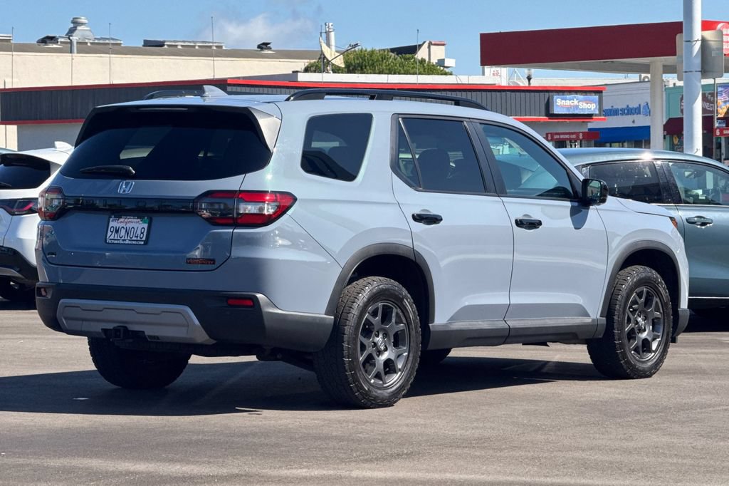 Certified 2024 Honda Pilot TrailSport image 4