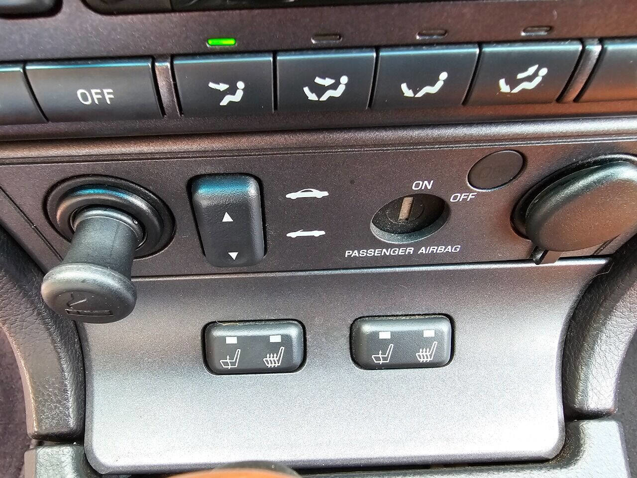 Used 2003 Ford Thunderbird image 21