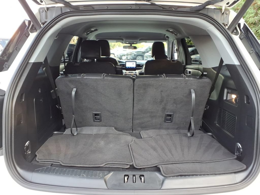 Used 2023 Ford Explorer XLT w/ Equipment Group 202A AWD/4WD image 17