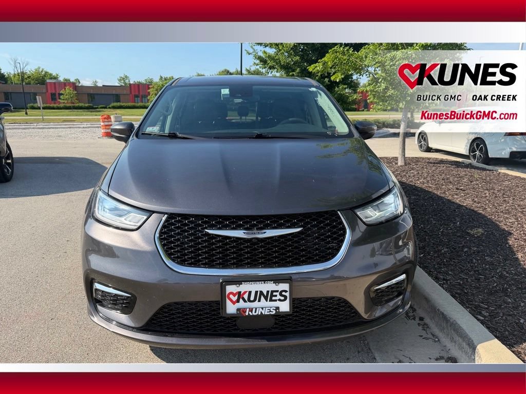 Used 2023 Chrysler Pacifica Touring-L FWD image 3
