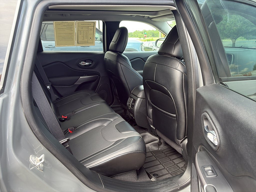 Used 2022 Jeep Cherokee Latitude Lux w/ Sun & Sound Group AWD/4WD image 14