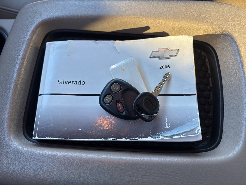 Used 2006 Chevrolet Silverado 2500 LT w/ Heavy-Duty Power Package image 20