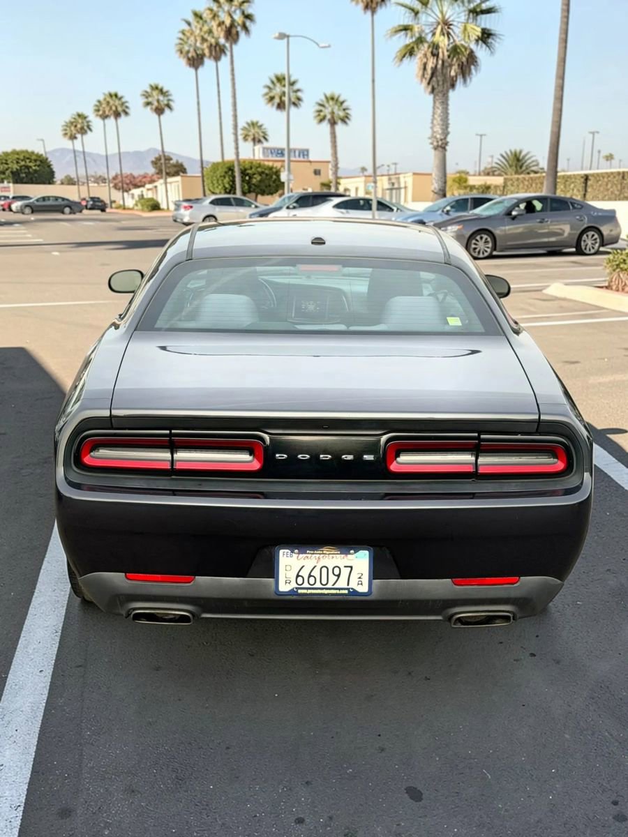 Used 2017 Dodge Challenger SXT RWD image 10