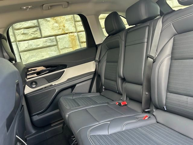 Used 2025 Lincoln Nautilus Reserve image 9