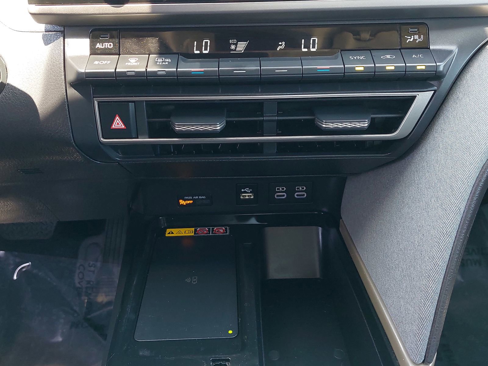 Used 2025 Toyota Camry LE AWD/4WD image 23