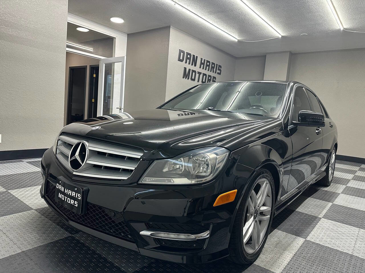 Used 2012 Mercedes-Benz C 300 4MATIC Sedan image 3