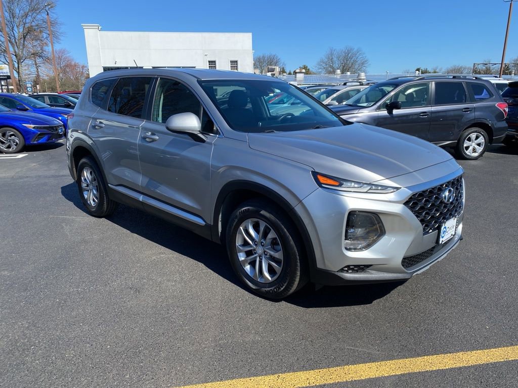 Used 2020 Hyundai Santa Fe SE image 1