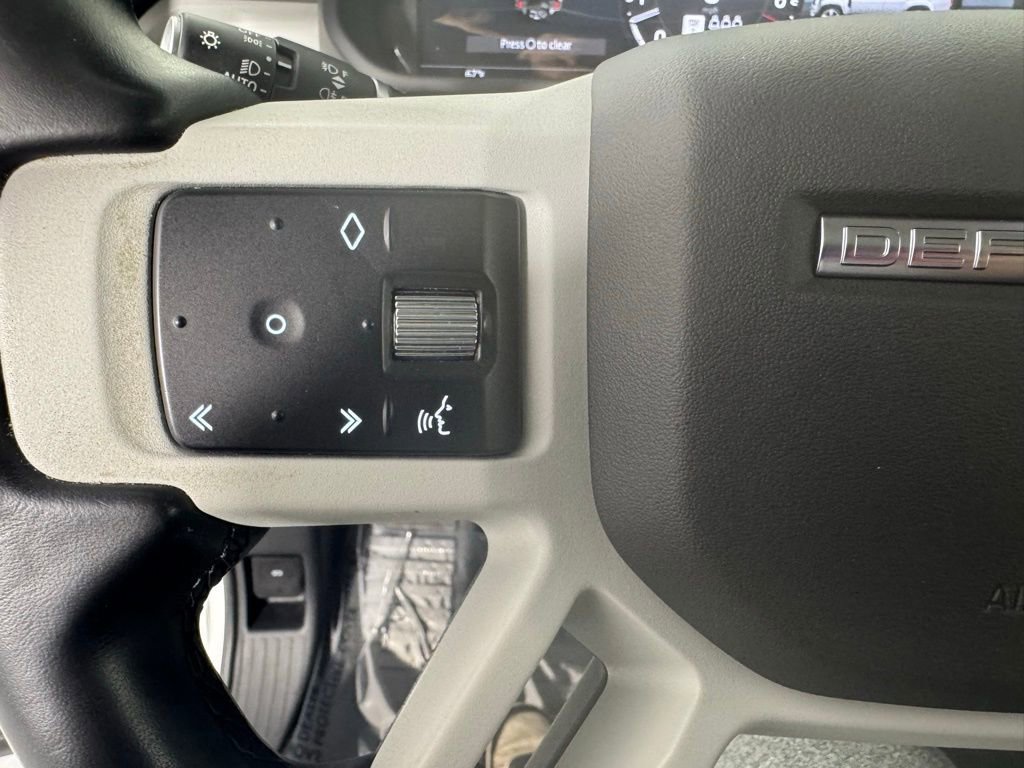 Used 2023 Land Rover Defender 130 SE AWD/4WD image 10