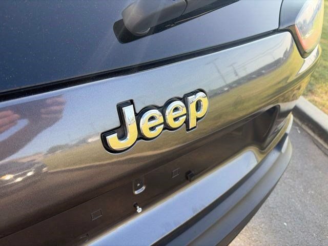 Used 2020 Jeep Cherokee Latitude Plus w/ Cold Weather Group AWD/4WD image 47
