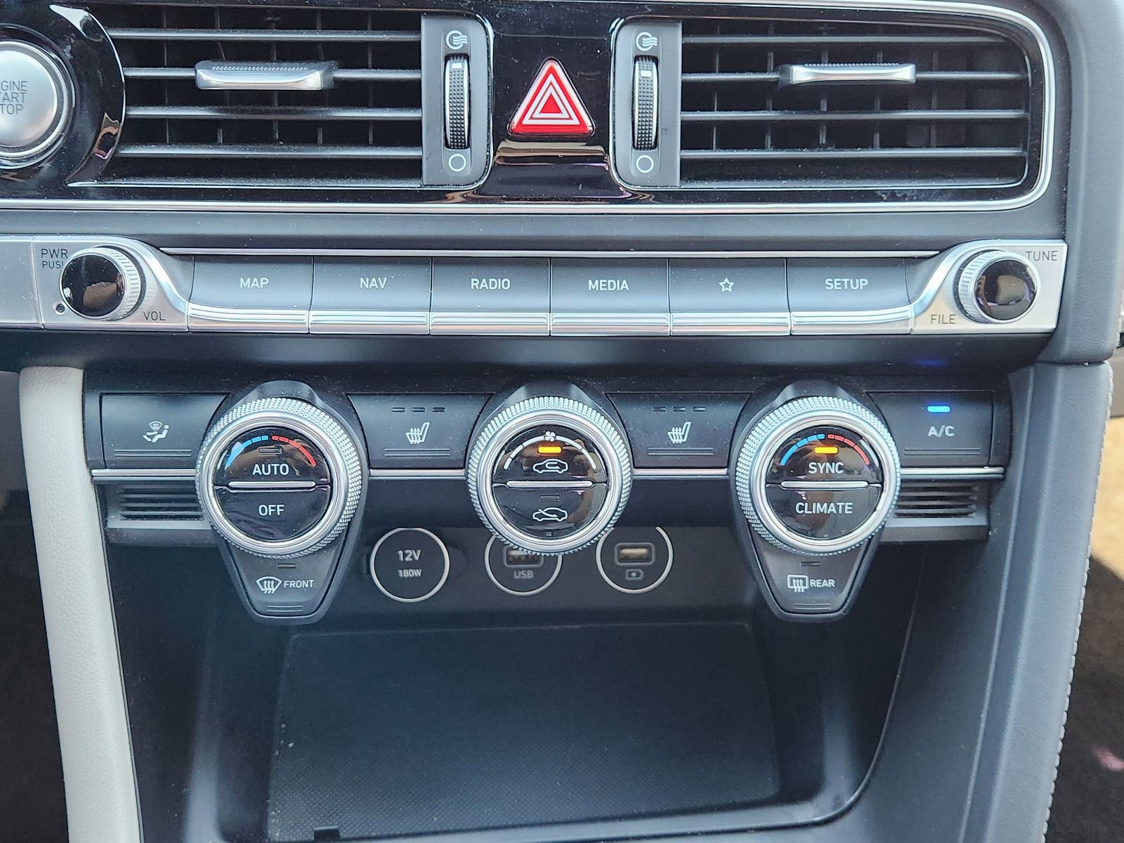 Used 2022 Genesis G70 2.0T image 22