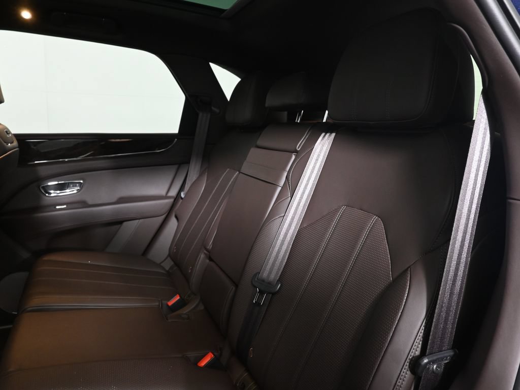 Used 2022 Bentley Bentayga AWD/4WD image 36