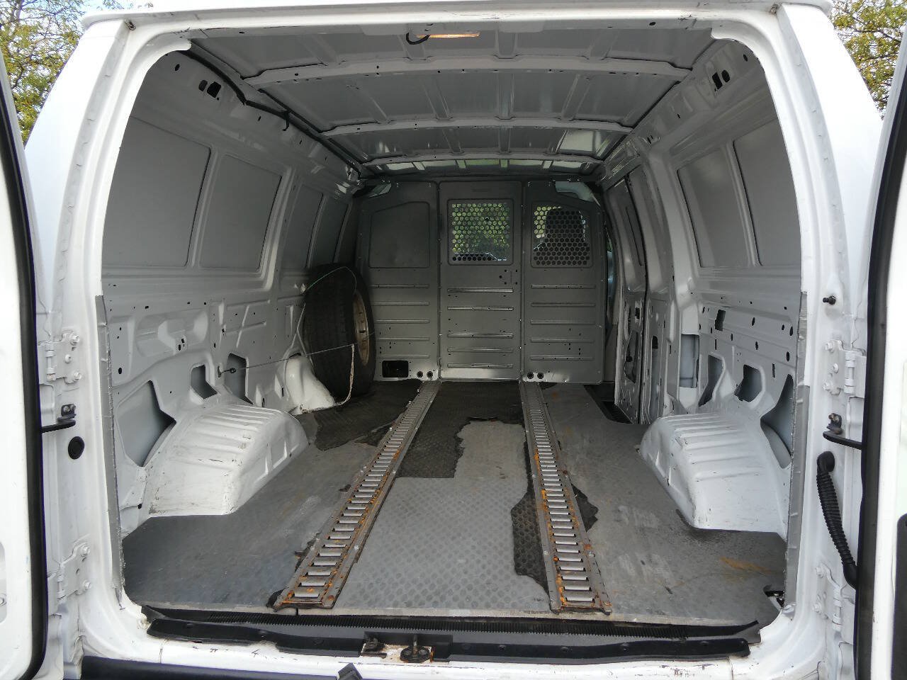 Used 2012 Ford E-250 and Econoline 250 w/ Commercial Cargo Van Pkg RWD image 22