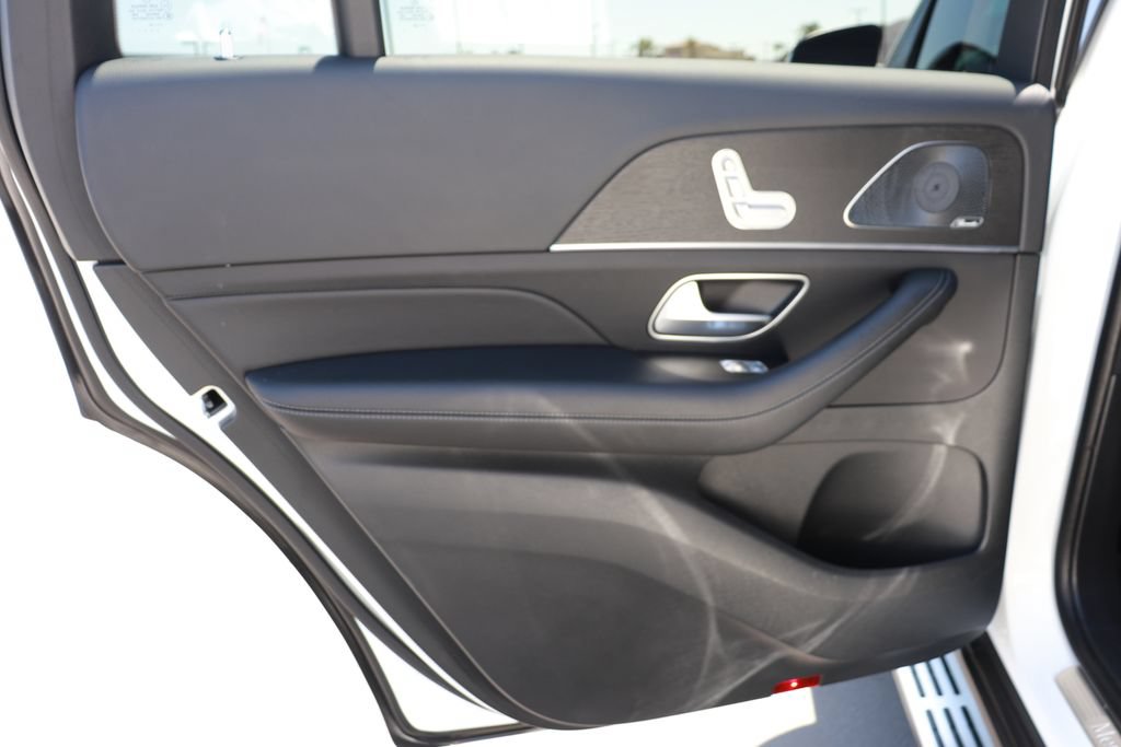 Used 2025 Mercedes-Benz GLS 450 4MATIC image 14
