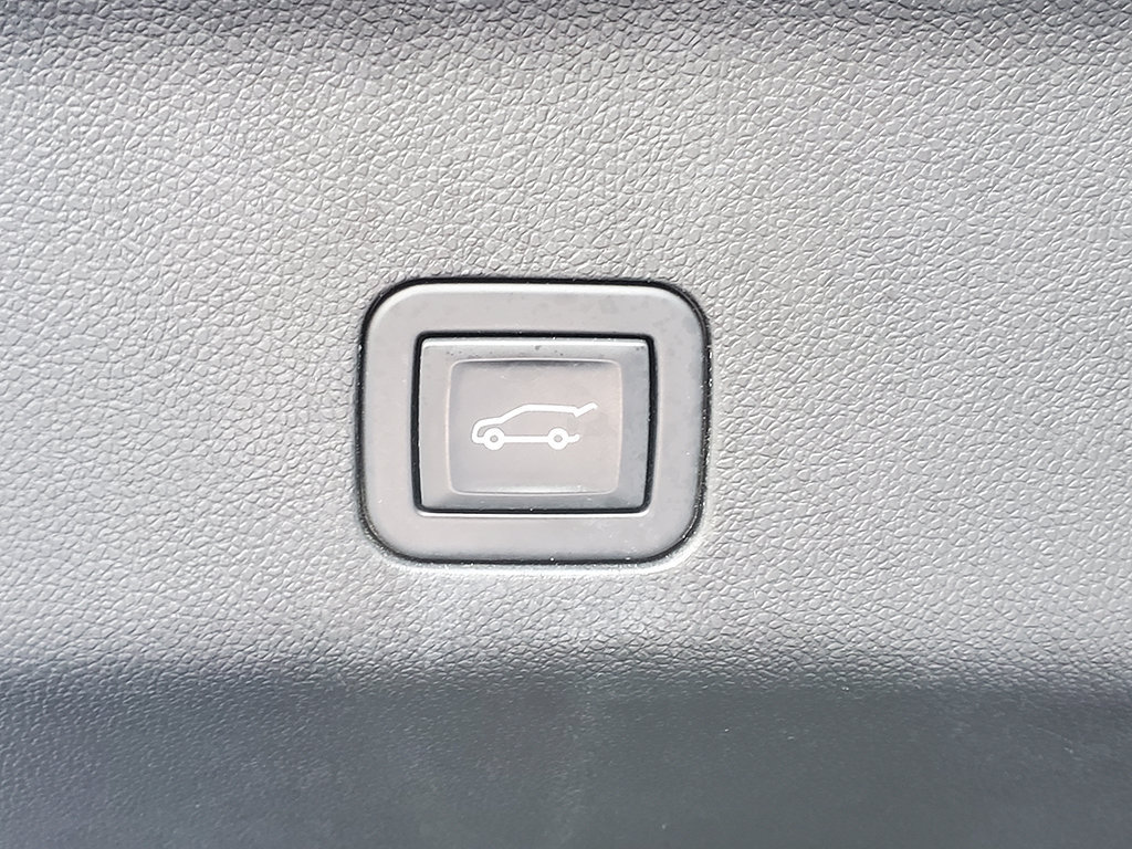 Used 2023 GMC Yukon AT4 w/ LPO, Floor Liner Package AWD/4WD image 8