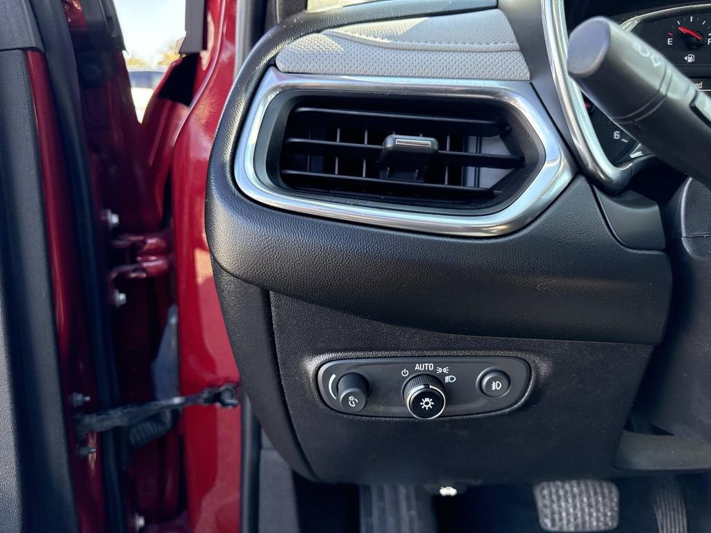 Used 2018 Chevrolet Equinox Premier image 36