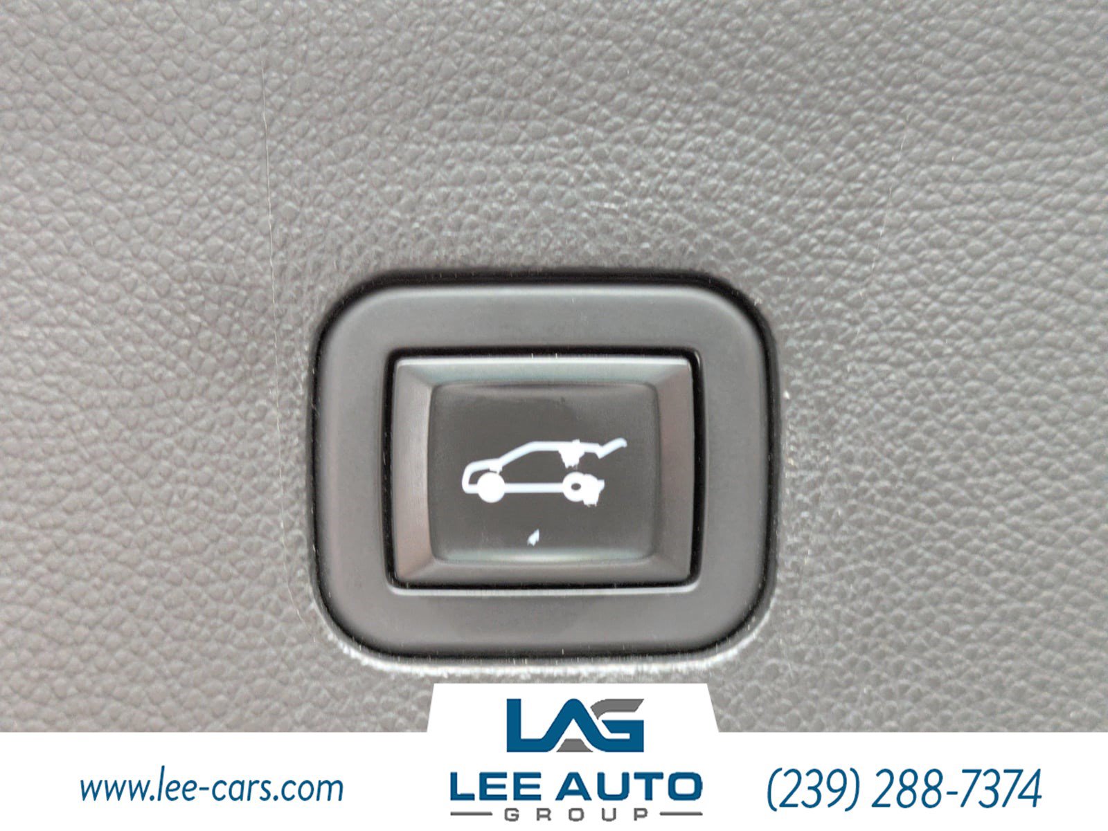 Used 2020 Buick Enclave Essence w/ Sound and Sites Package FWD image 12