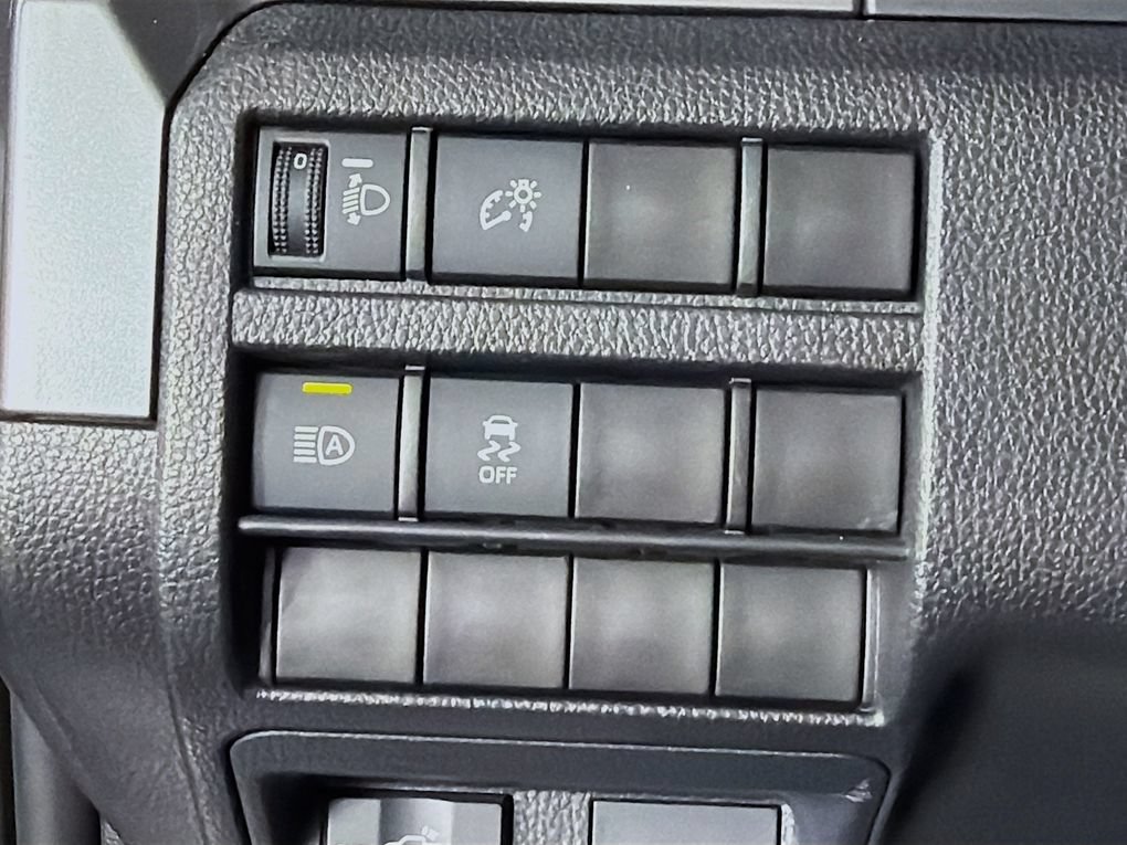 Used 2025 Toyota Tacoma SR5 AWD/4WD image 12