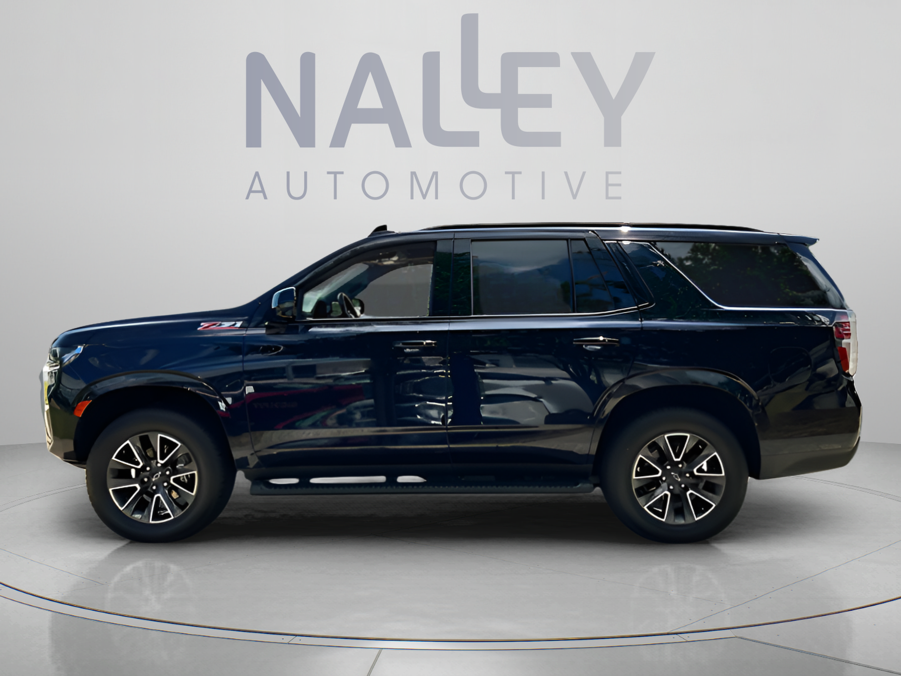 Used 2021 Chevrolet Tahoe Z71 w/ Luxury Package AWD/4WD image 2